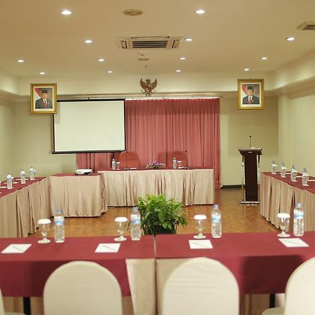 Weta International Hotel Surabaya Eksteriør billede