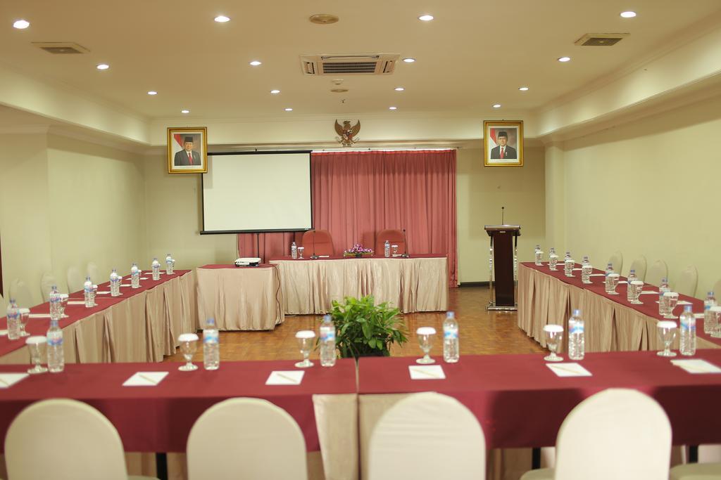 Weta International Hotel Surabaya Eksteriør billede