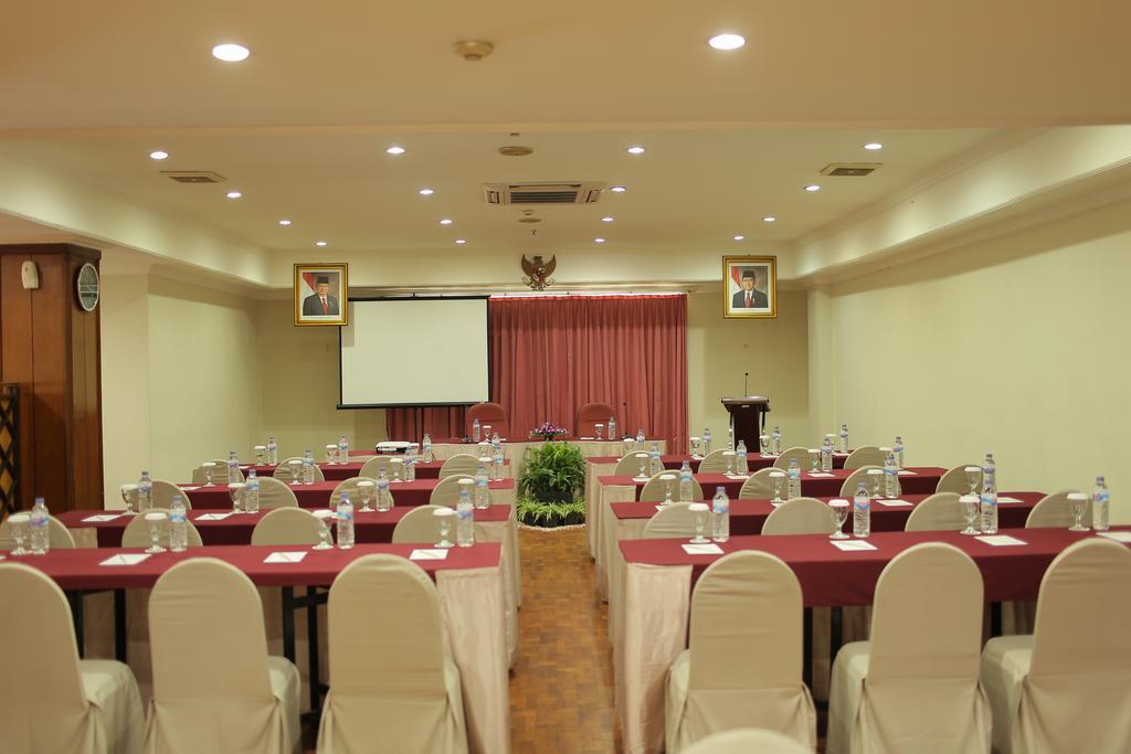 Weta International Hotel Surabaya Eksteriør billede