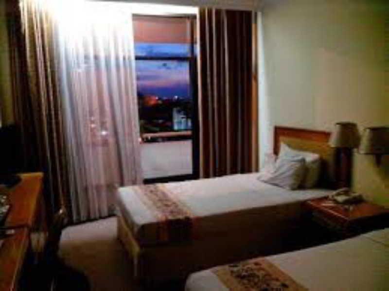 Weta International Hotel Surabaya Eksteriør billede