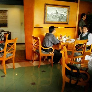 Weta International Hotel Surabaya Eksteriør billede
