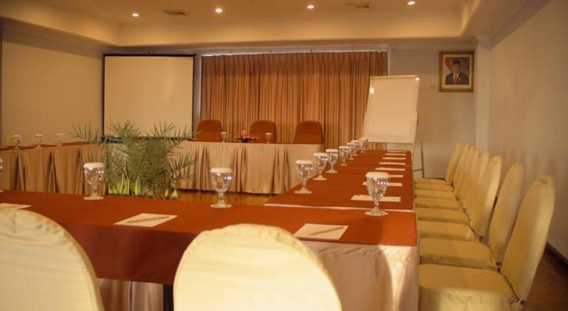 Weta International Hotel Surabaya Eksteriør billede